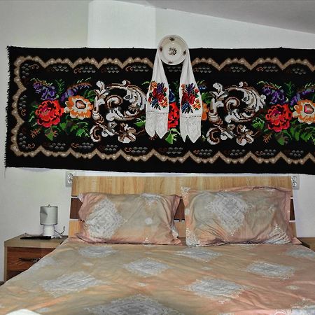 Conacul Cosaului Hotel Feresti Bagian luar foto