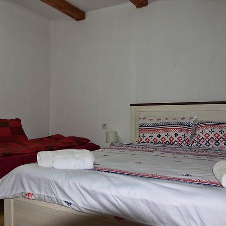 Conacul Cosaului Hotel Feresti Bagian luar foto
