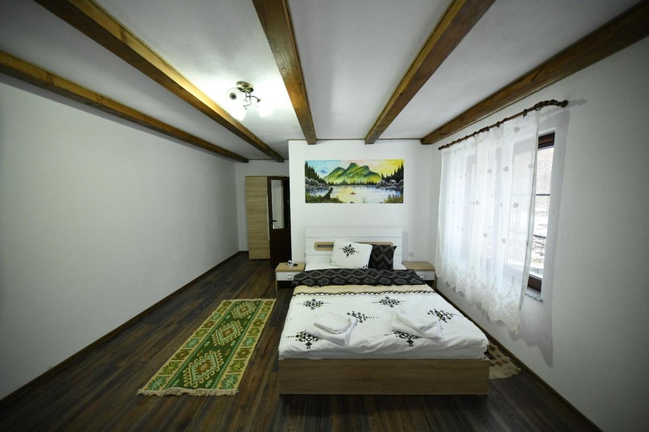 Conacul Cosaului Hotel Feresti Bagian luar foto