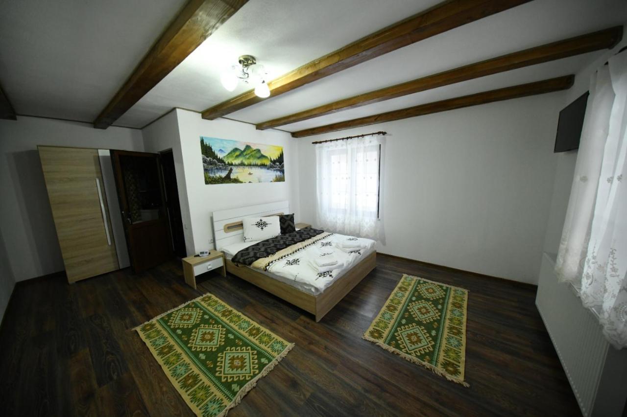 Conacul Cosaului Hotel Feresti Bagian luar foto