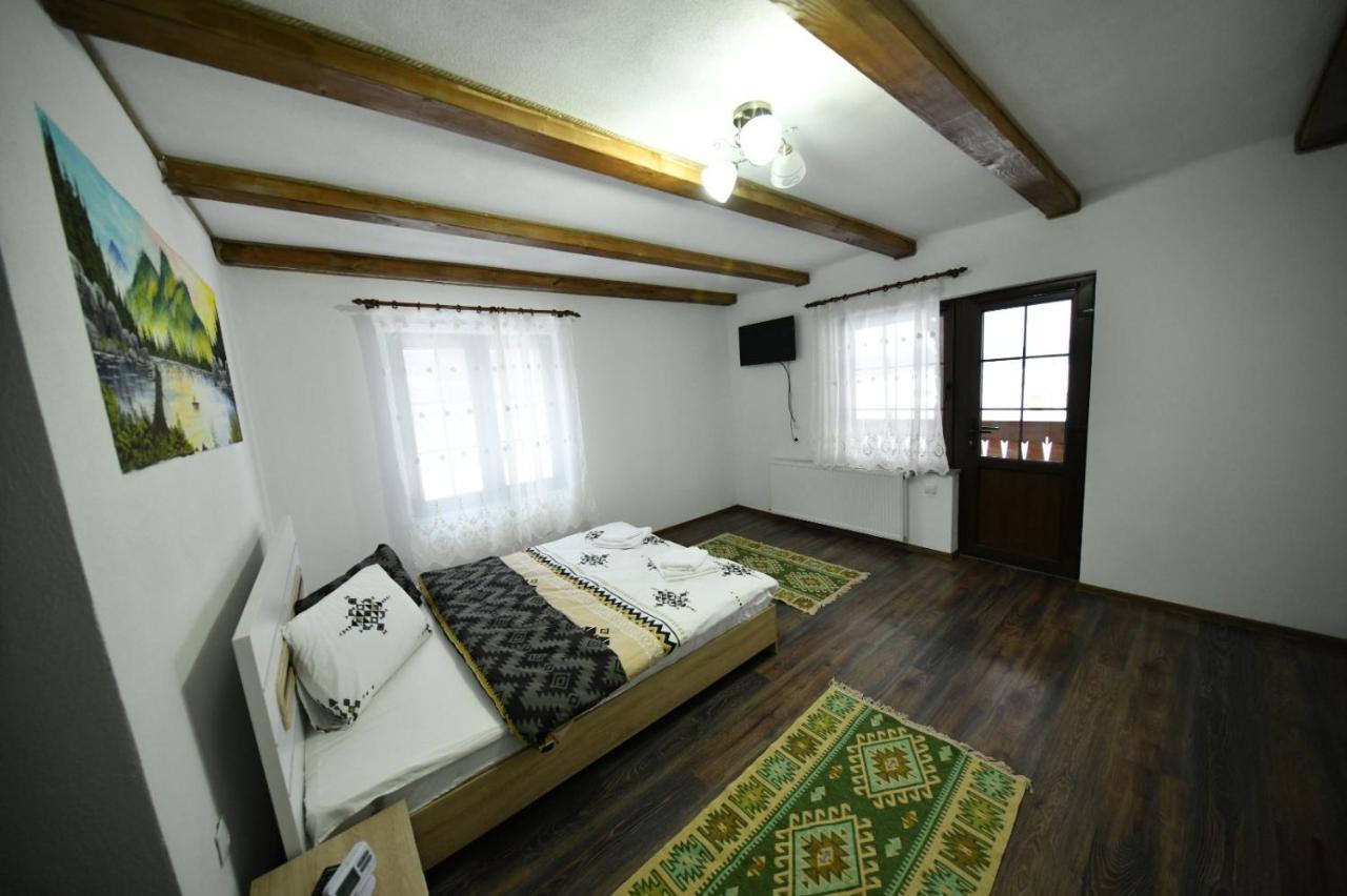 Conacul Cosaului Hotel Feresti Bagian luar foto