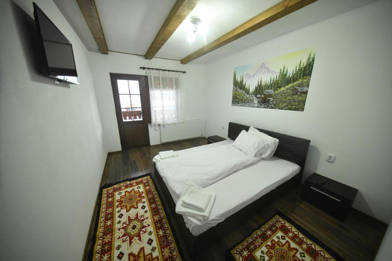 Conacul Cosaului Hotel Feresti Bagian luar foto