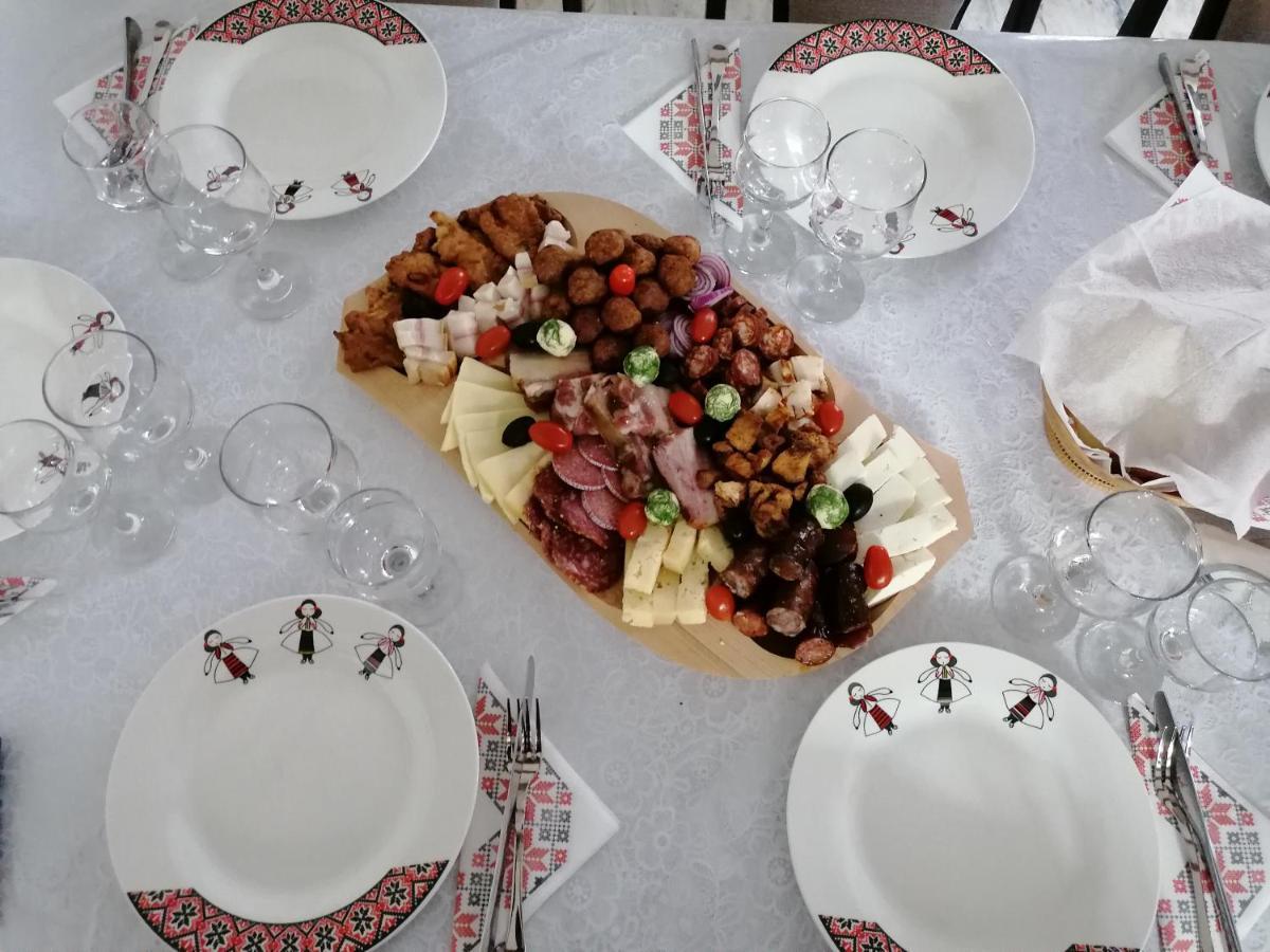 Conacul Cosaului Hotel Feresti Bagian luar foto