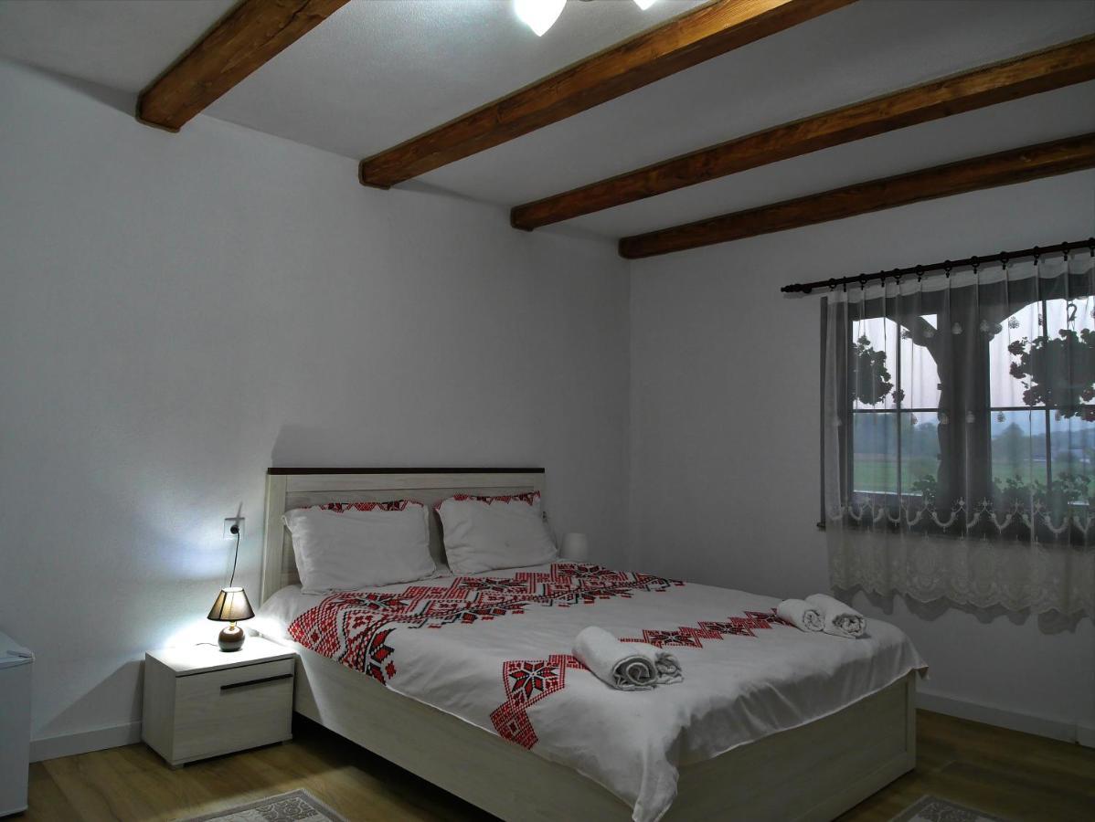 Conacul Cosaului Hotel Feresti Bagian luar foto