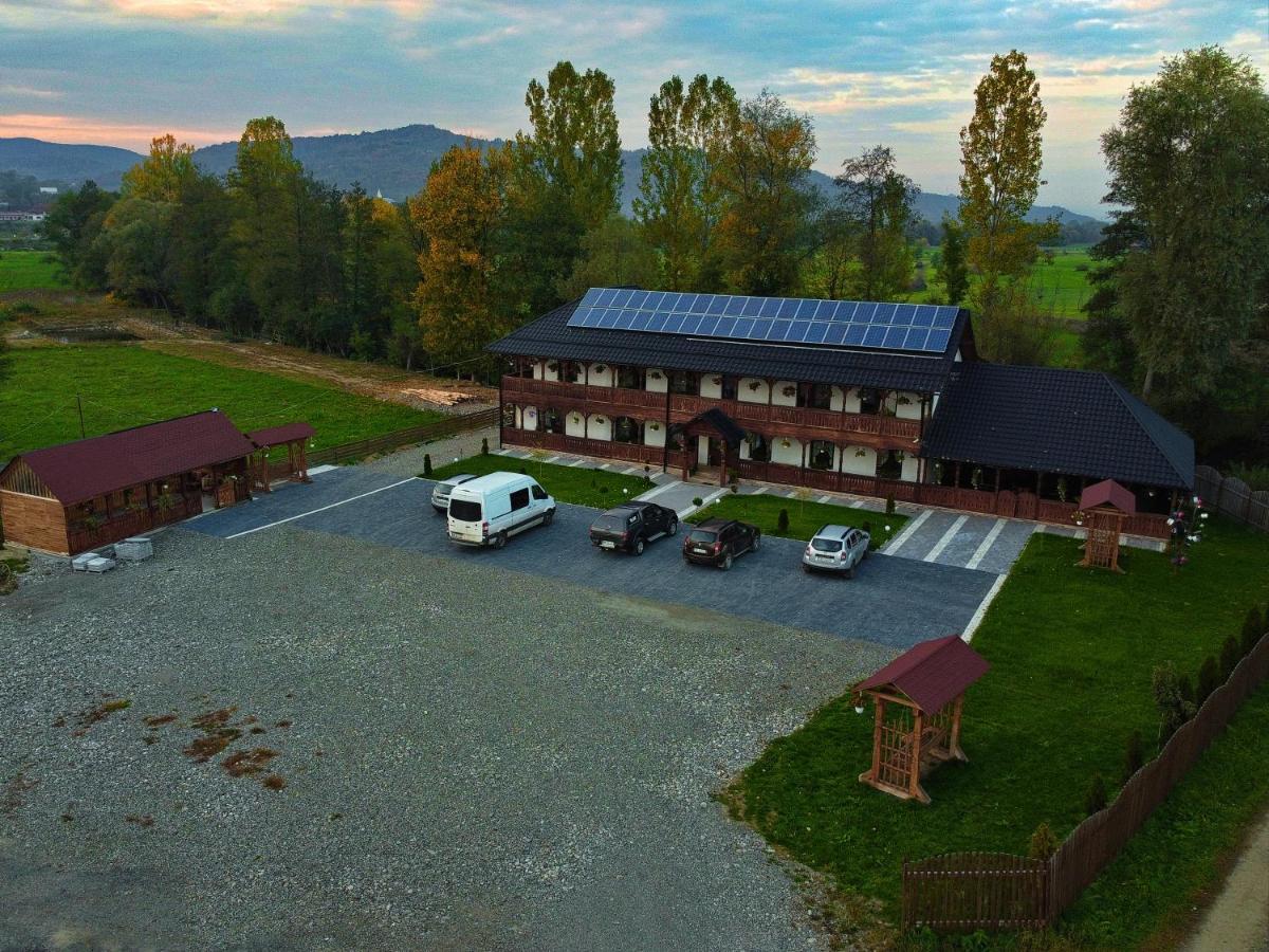 Conacul Cosaului Hotel Feresti Bagian luar foto