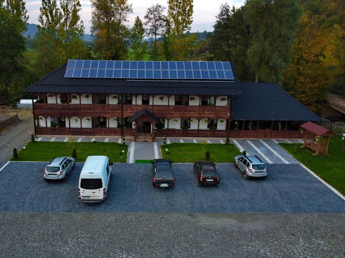 Conacul Cosaului Hotel Feresti Bagian luar foto