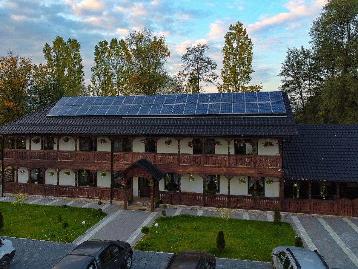 Conacul Cosaului Hotel Feresti Bagian luar foto