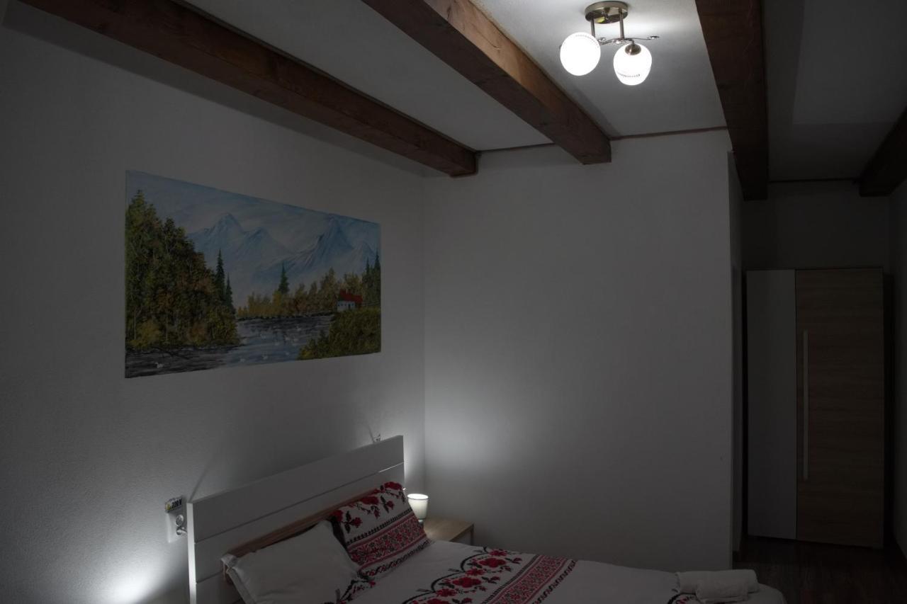 Conacul Cosaului Hotel Feresti Bagian luar foto
