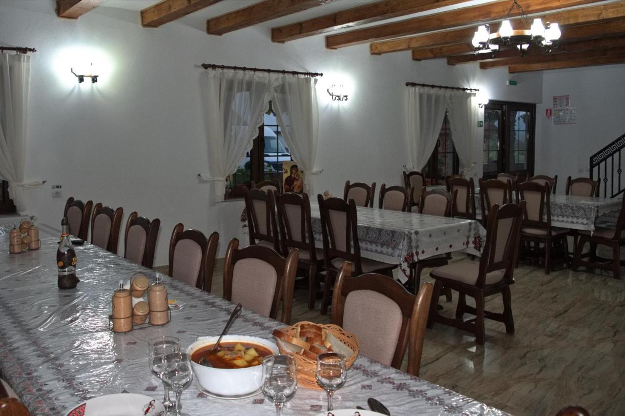 Conacul Cosaului Hotel Feresti Bagian luar foto
