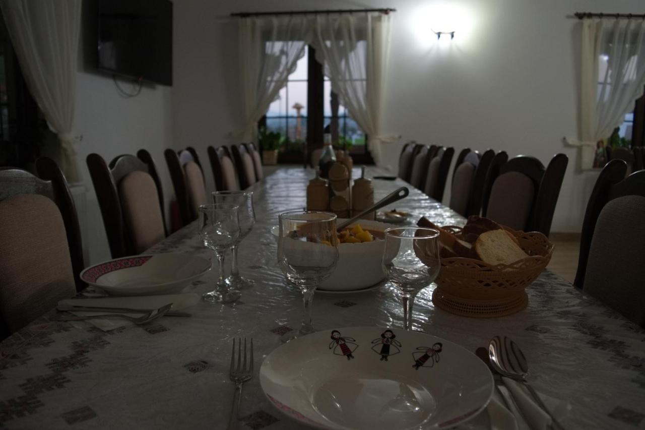 Conacul Cosaului Hotel Feresti Bagian luar foto