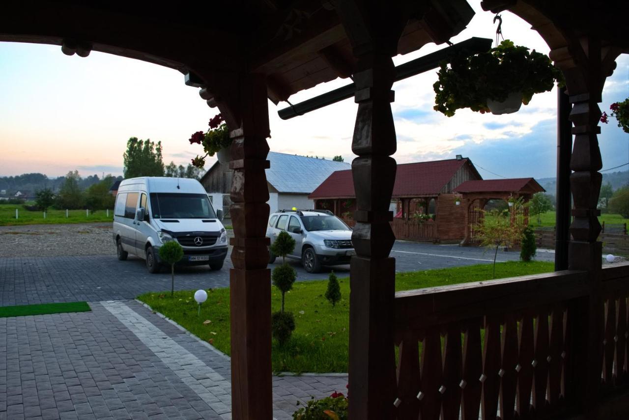 Conacul Cosaului Hotel Feresti Bagian luar foto
