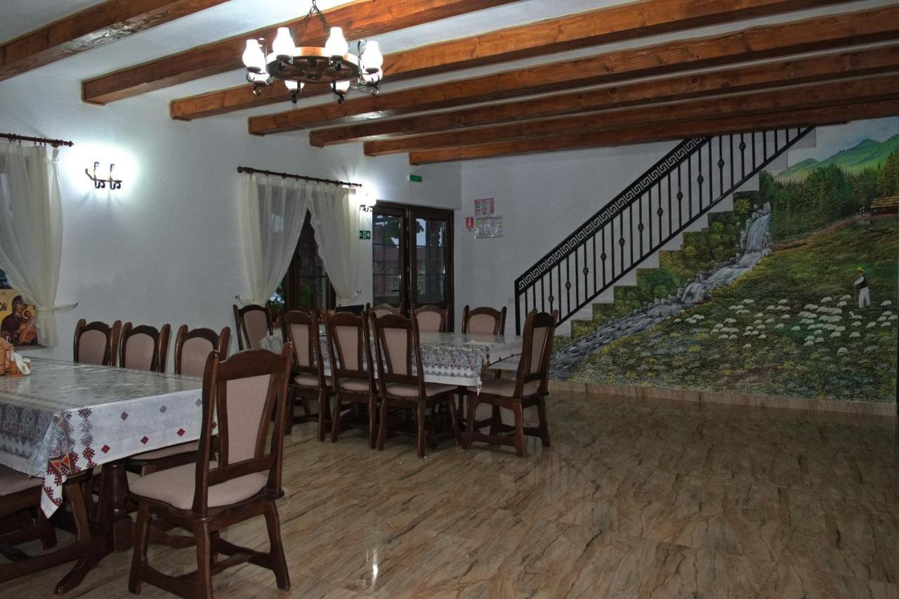 Conacul Cosaului Hotel Feresti Bagian luar foto
