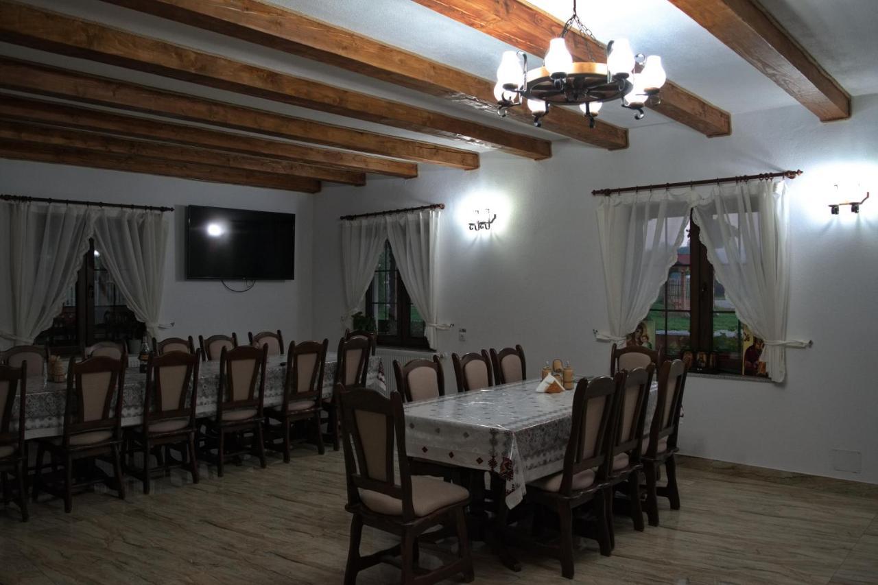 Conacul Cosaului Hotel Feresti Bagian luar foto