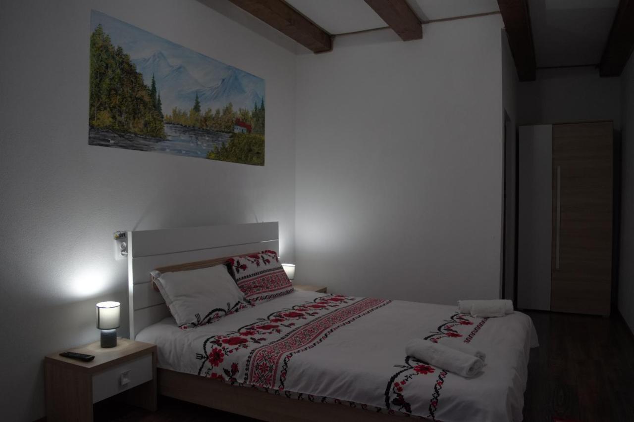 Conacul Cosaului Hotel Feresti Bagian luar foto