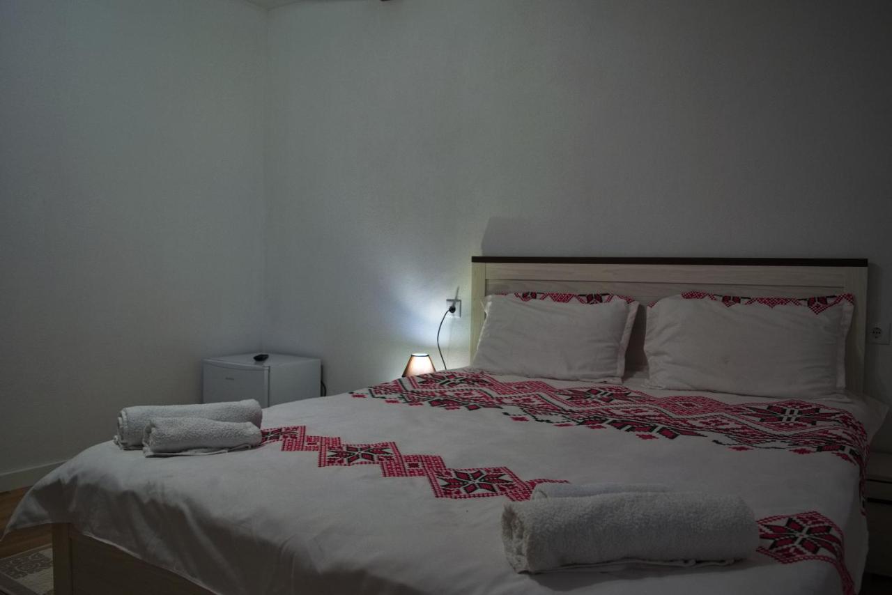 Conacul Cosaului Hotel Feresti Bagian luar foto