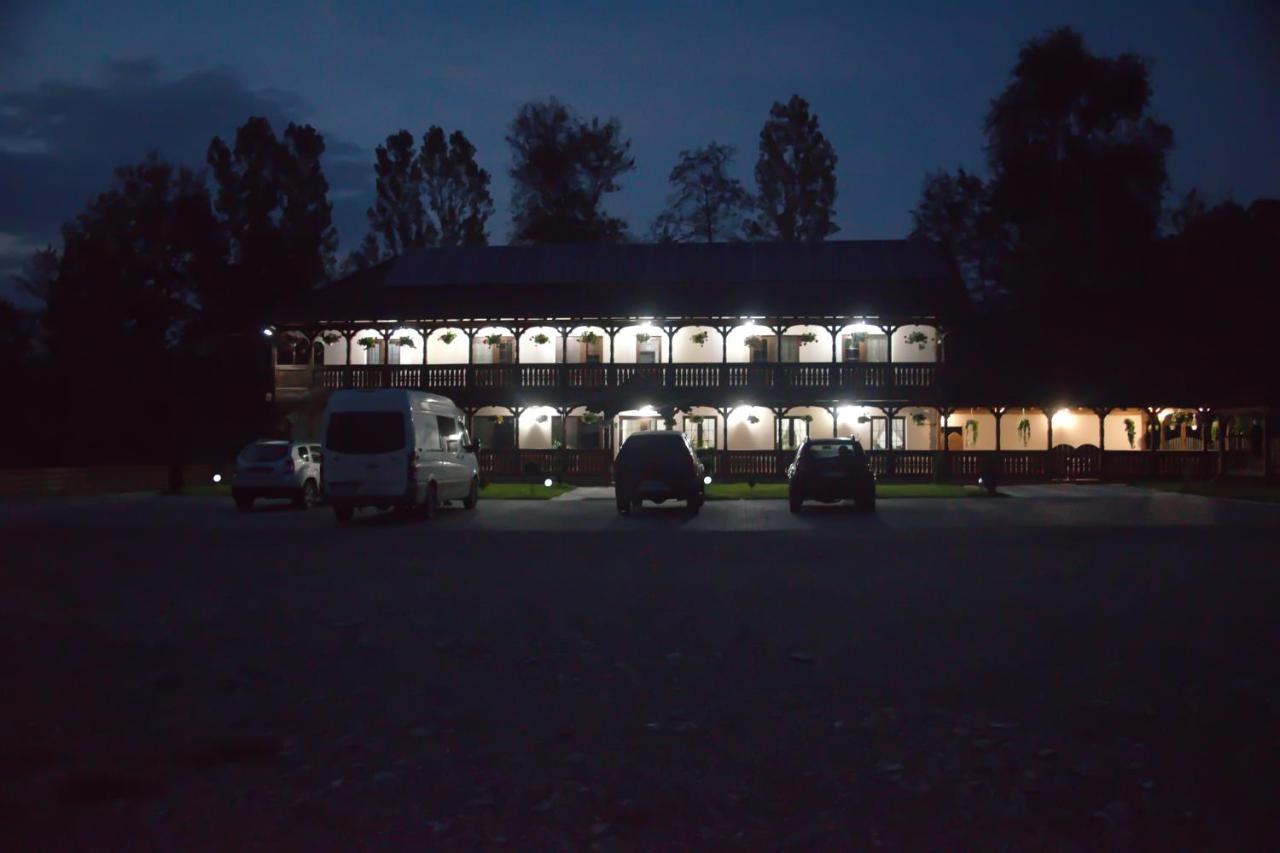 Conacul Cosaului Hotel Feresti Bagian luar foto