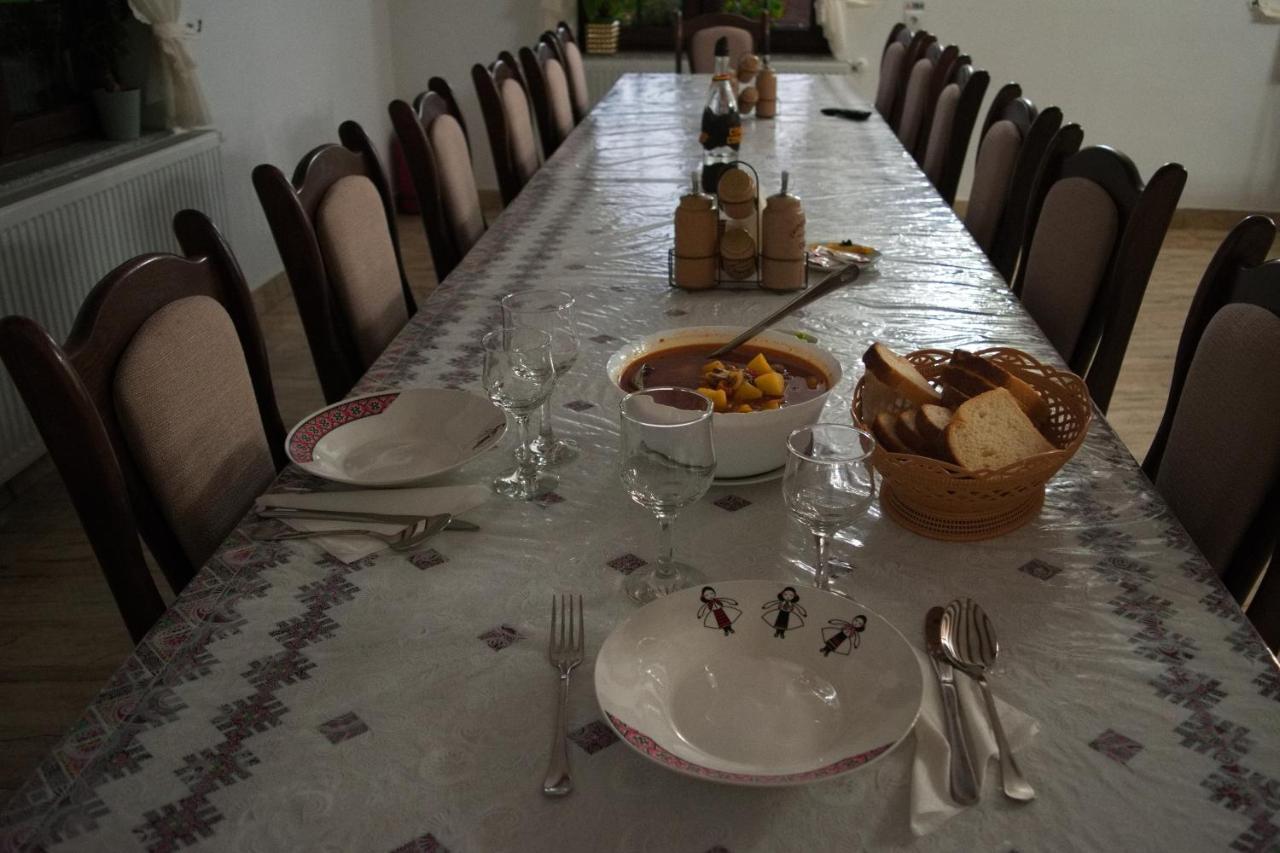 Conacul Cosaului Hotel Feresti Bagian luar foto