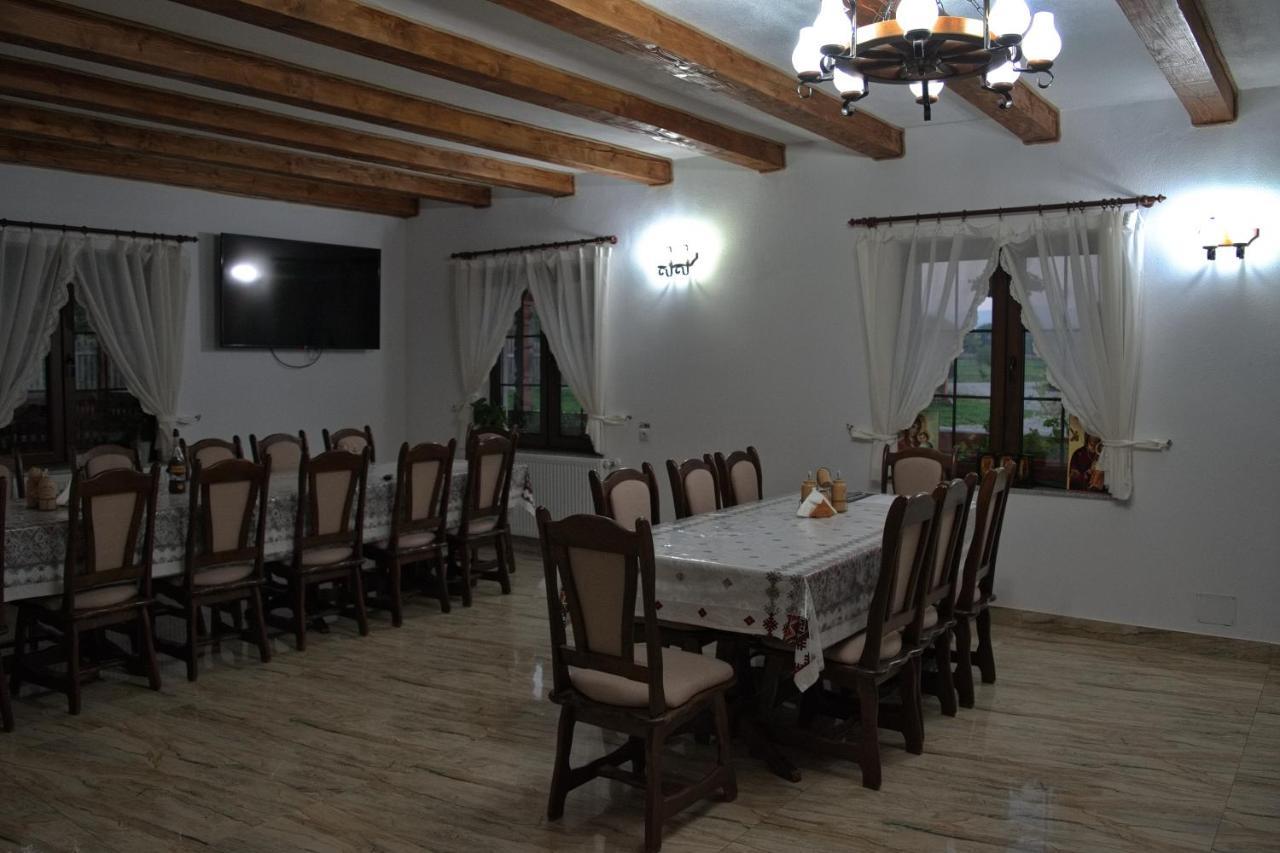 Conacul Cosaului Hotel Feresti Bagian luar foto