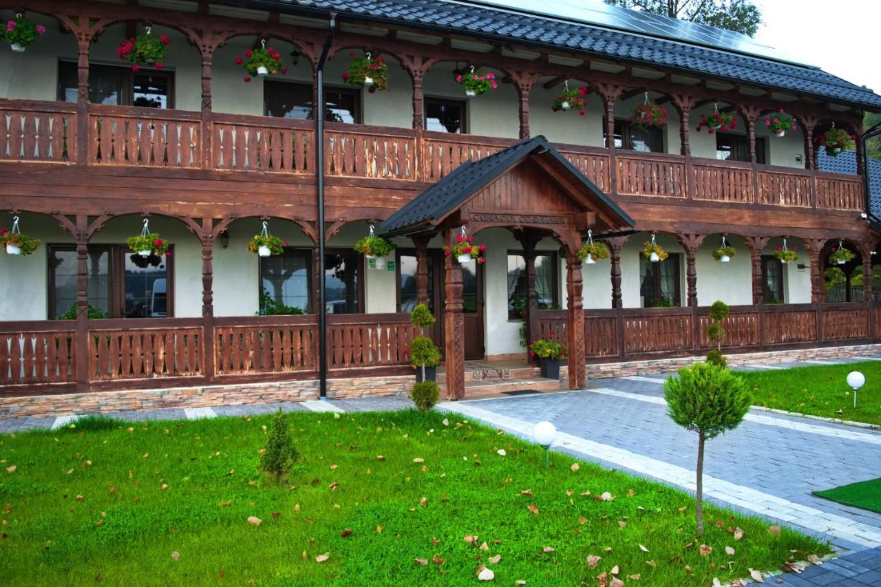 Conacul Cosaului Hotel Feresti Bagian luar foto