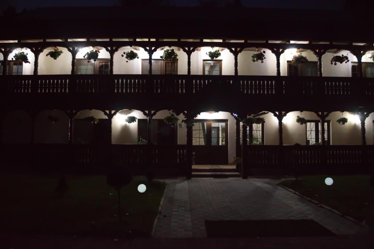 Conacul Cosaului Hotel Feresti Bagian luar foto