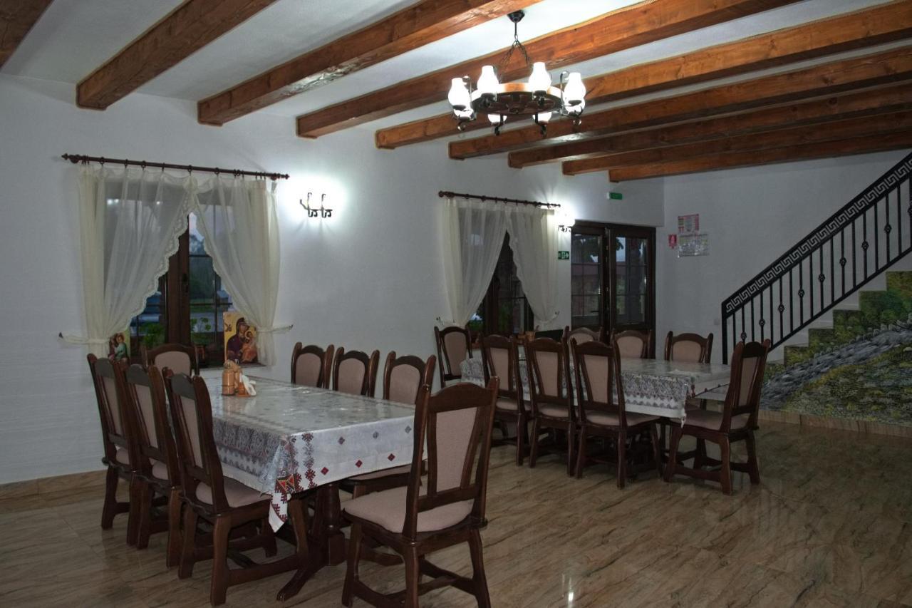 Conacul Cosaului Hotel Feresti Bagian luar foto