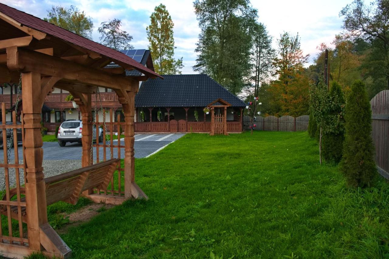 Conacul Cosaului Hotel Feresti Bagian luar foto