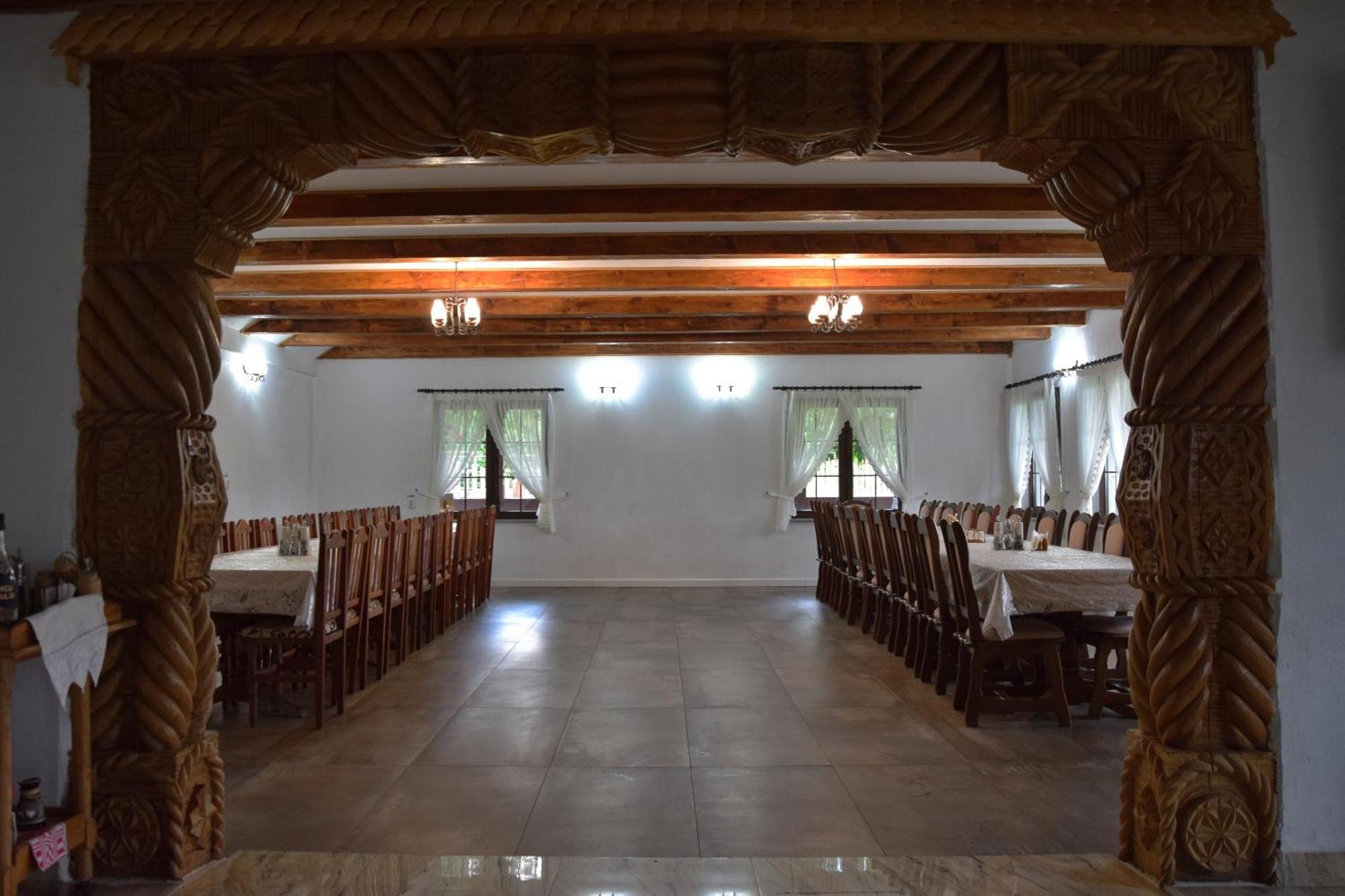 Conacul Cosaului Hotel Feresti Bagian luar foto