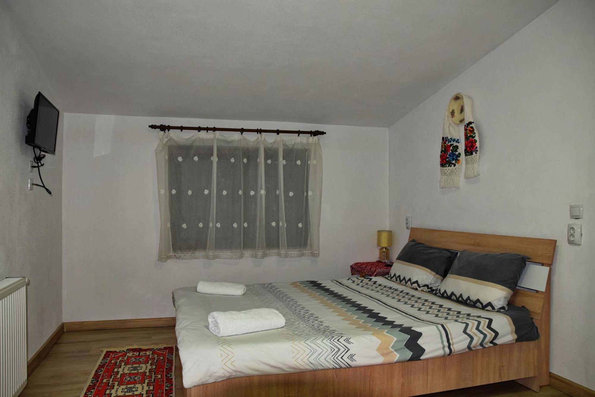 Conacul Cosaului Hotel Feresti Bagian luar foto