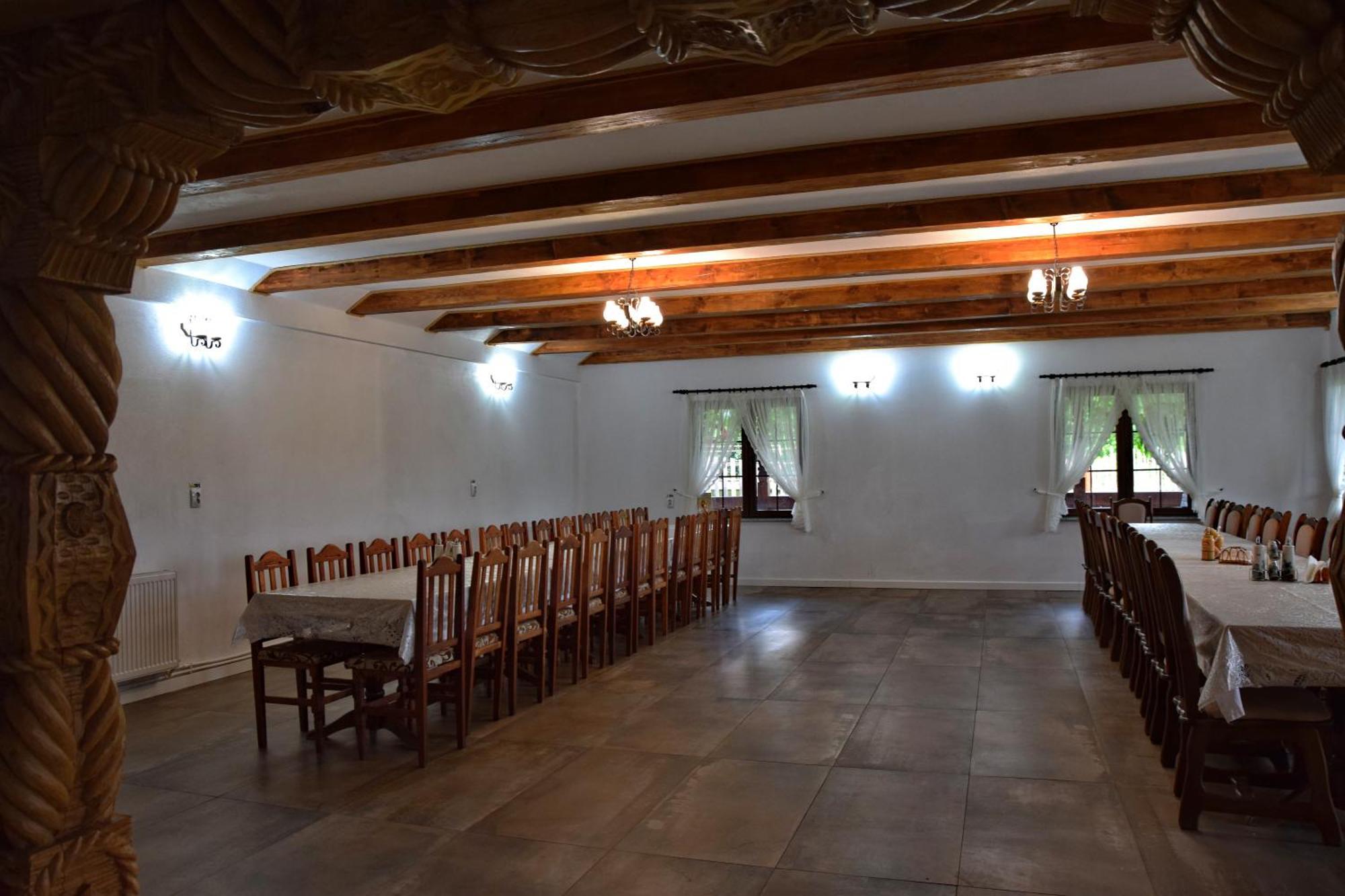 Conacul Cosaului Hotel Feresti Bagian luar foto